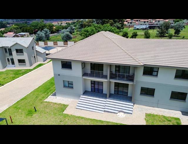 2 BEDROOM TOWNHOUSE FOR SALE IN NOORDWYK